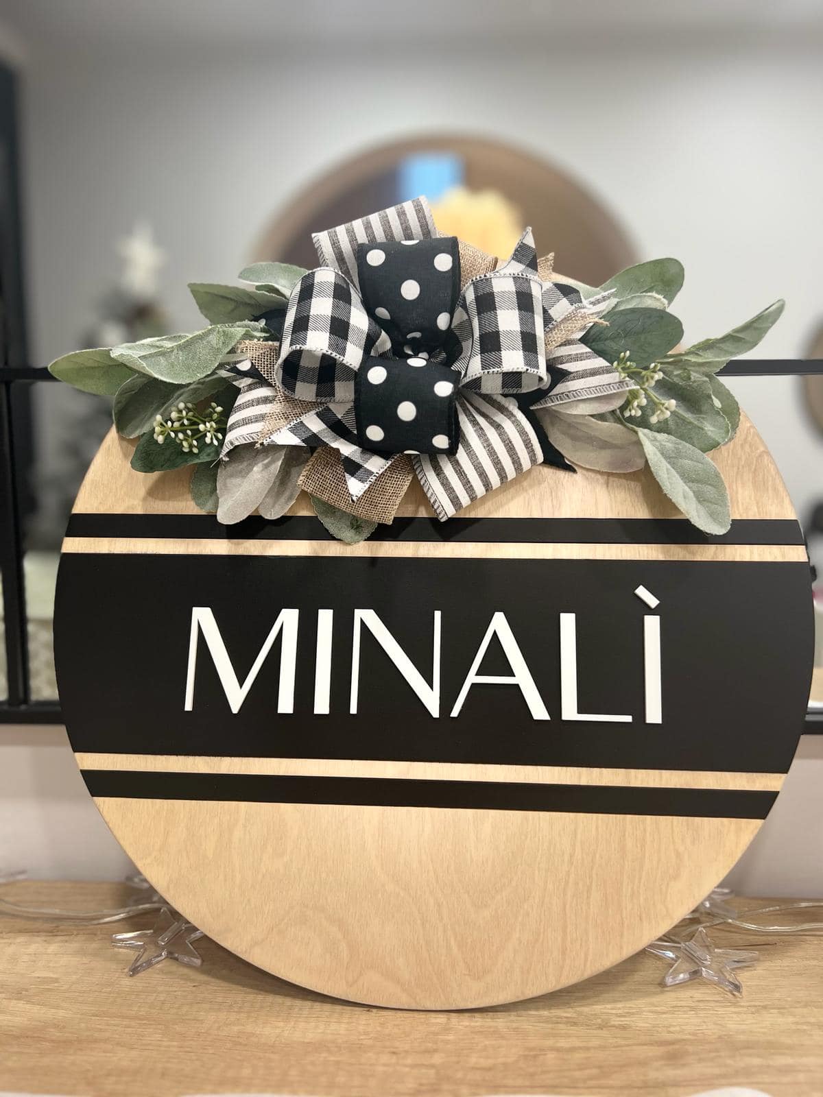 Placă decorativă cerc 40cm cu logo și aranjament floral