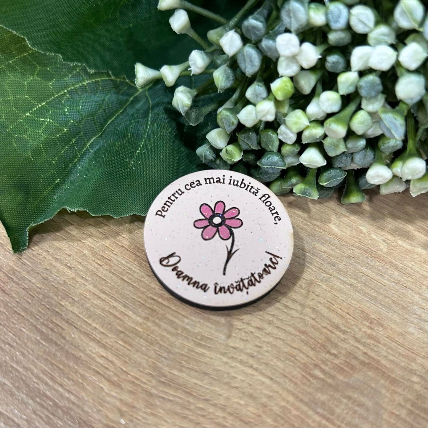 Mărțișor cu flori pictate și mesaj Pentru cea mai iubită floare, DOAMNA ÎNVĂȚĂTOARE