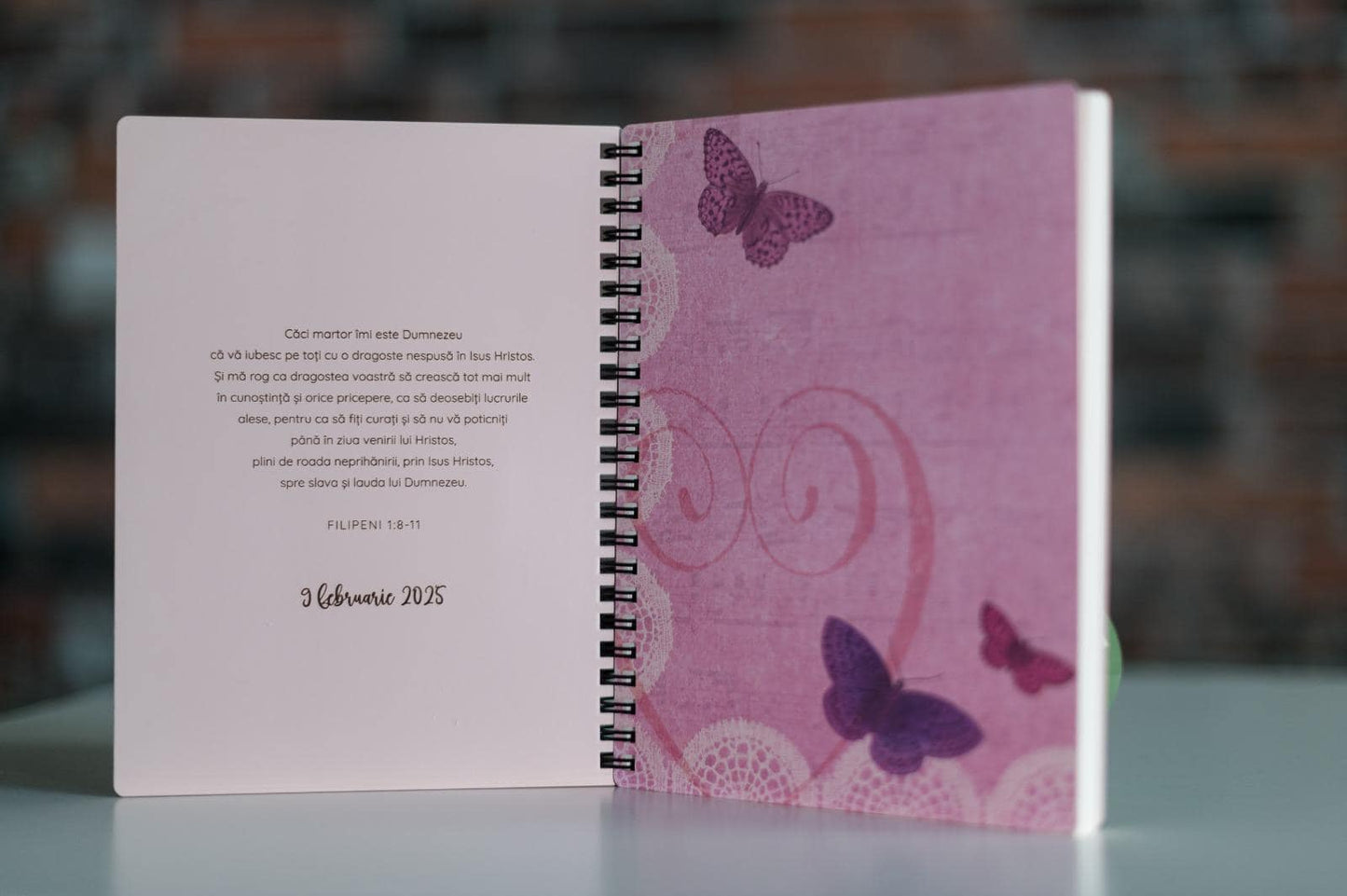 Agendă, Carnețel cu coperți din lemn vopsit roz, personalizată cu gravură de flori, nume și citat/mesaj (Copy) (Copy)