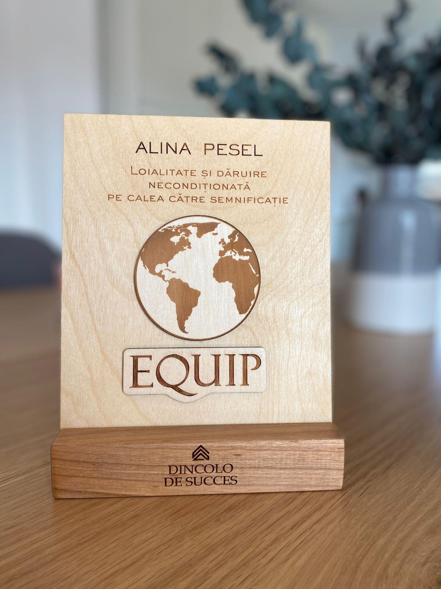 Placă decorativă de mulțumire și apreciere, trofeu din lemn cu gravură