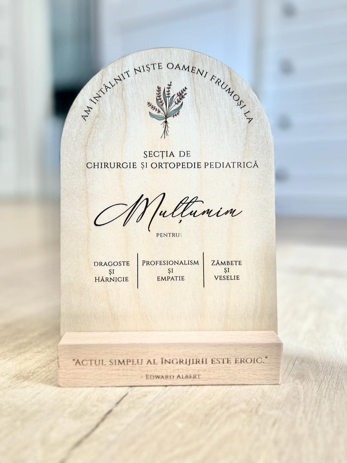 Placă decorativă cu boltă în suport lemn masiv, culoare natur, cu gravură personalizată