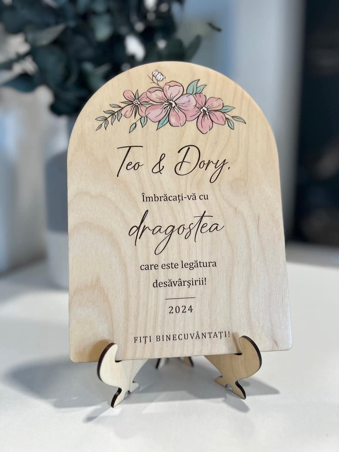 Placa decorativa bolta din lemn natur cu gravura personalizata si pictura