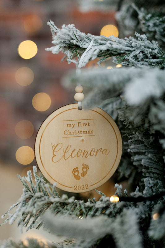 Glob lemn natur cu nume personalizat - My First Christmas (Primul Craciun)