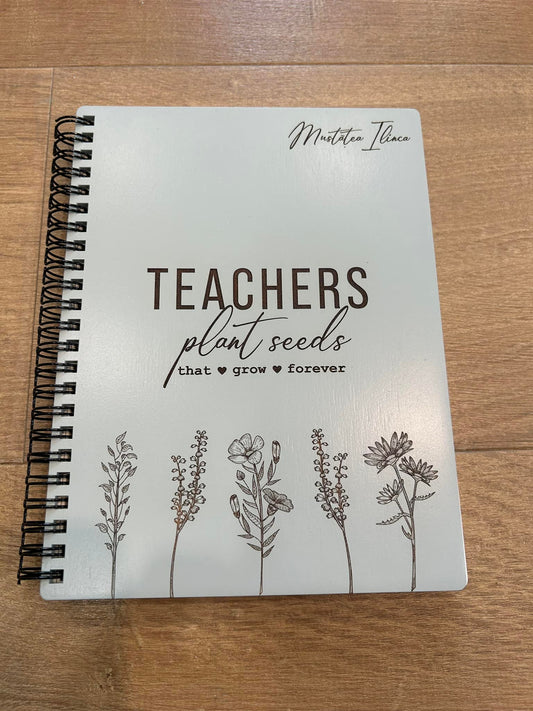 Agendă gravată, Carnețel cu coperți din lemn vopsit pentru profesori TEACHERS PLANT SEEDS