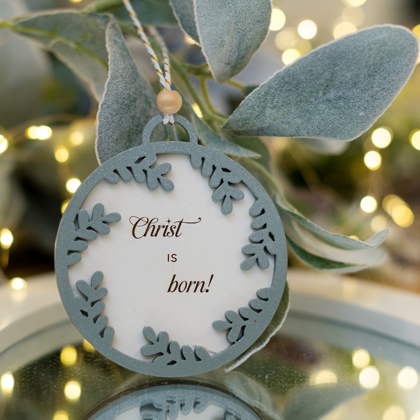 Ornament din lemn cu gravură CHRIST is BORN și coroniță 3D