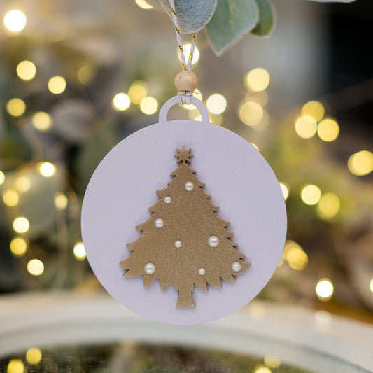 Ornament din lemn cu brăduț 3D și perluțe aplicate