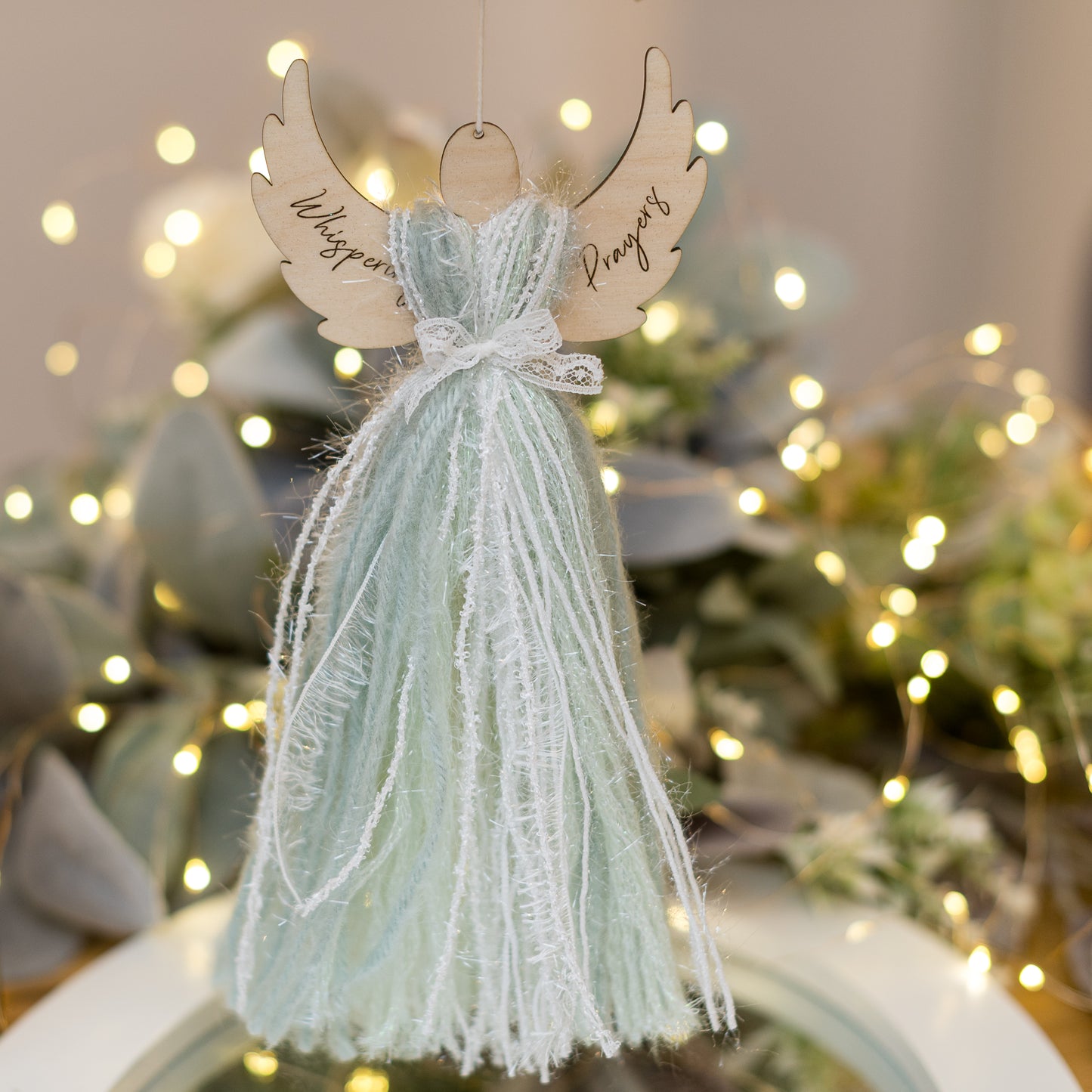 Ornament de brad - Îngeraș din lemn cu franjuri și urări gravate, WHISPERING PRAYERS