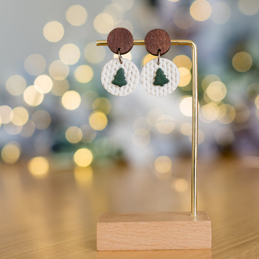 Cercei din lut polimeric - Brăduț pe bază model tricot alb fără bordură