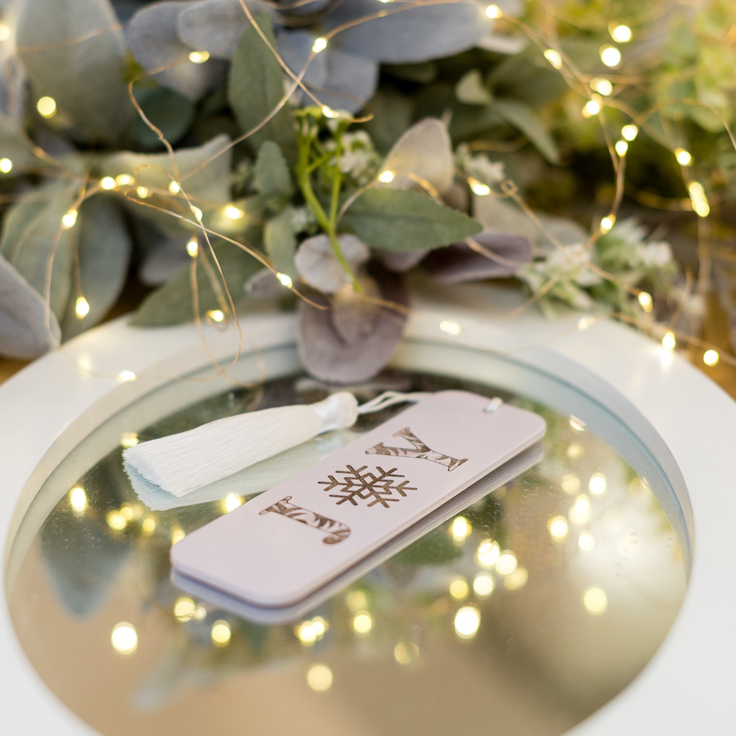 Semn de carte din lemn vopsit JOY