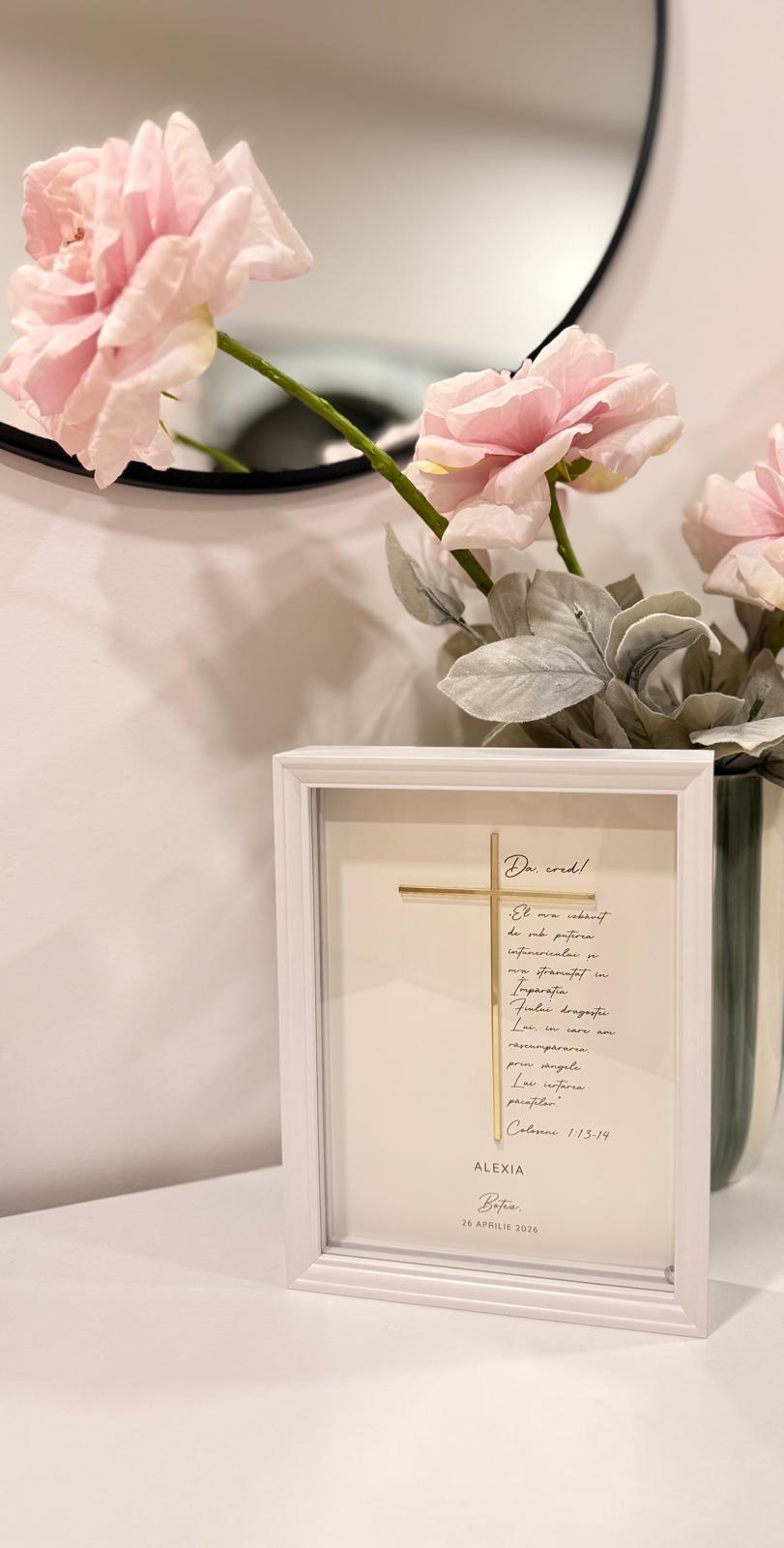 Ramă cadou pentru botez nou testamentar, cruce din plexi auriu, gravură personalizată