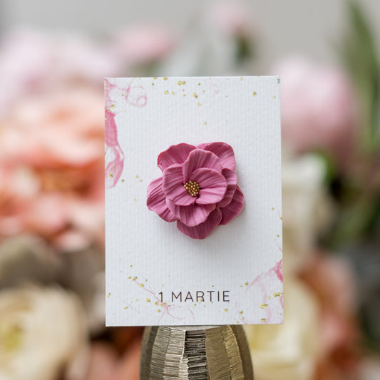 Mărțișor din lut polimeric cu ac de broșă, floare roz
